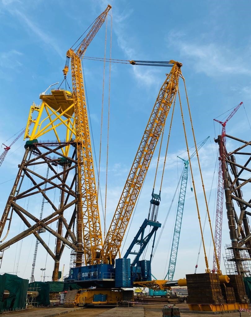 Краны Sarens CC8800-1 (1600 тонн) для подъема опор офшорных ВЭУ – Sarens.by