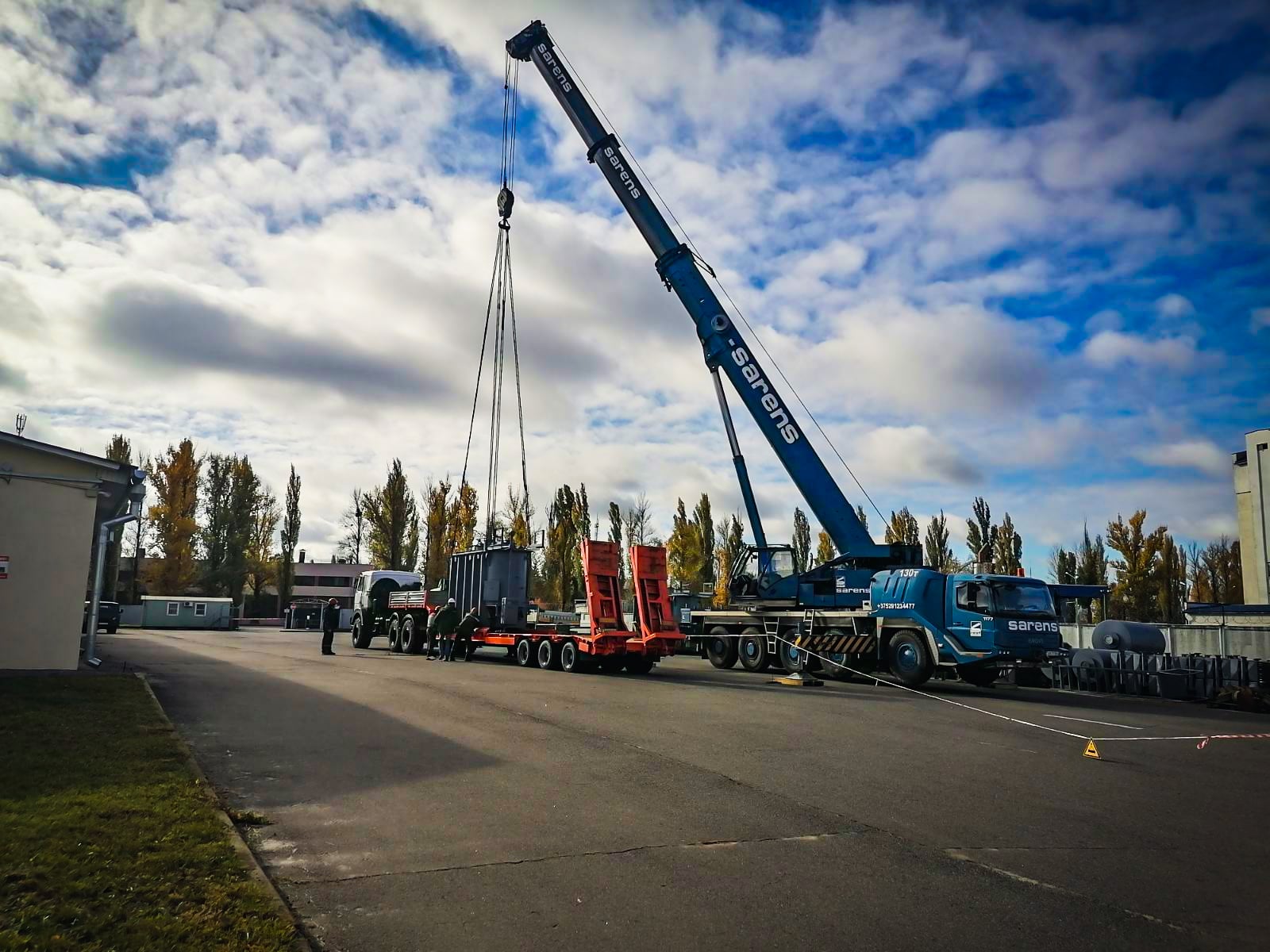 Перегрузка негабаритных грузов на СВХ кранами от 55 до 300 тонн – Sarens.by